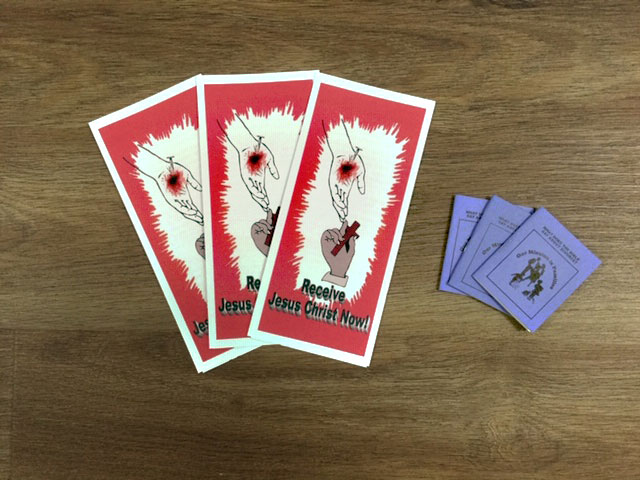 Picture of Salvation tract and miniature What does the Bible say about divorce?