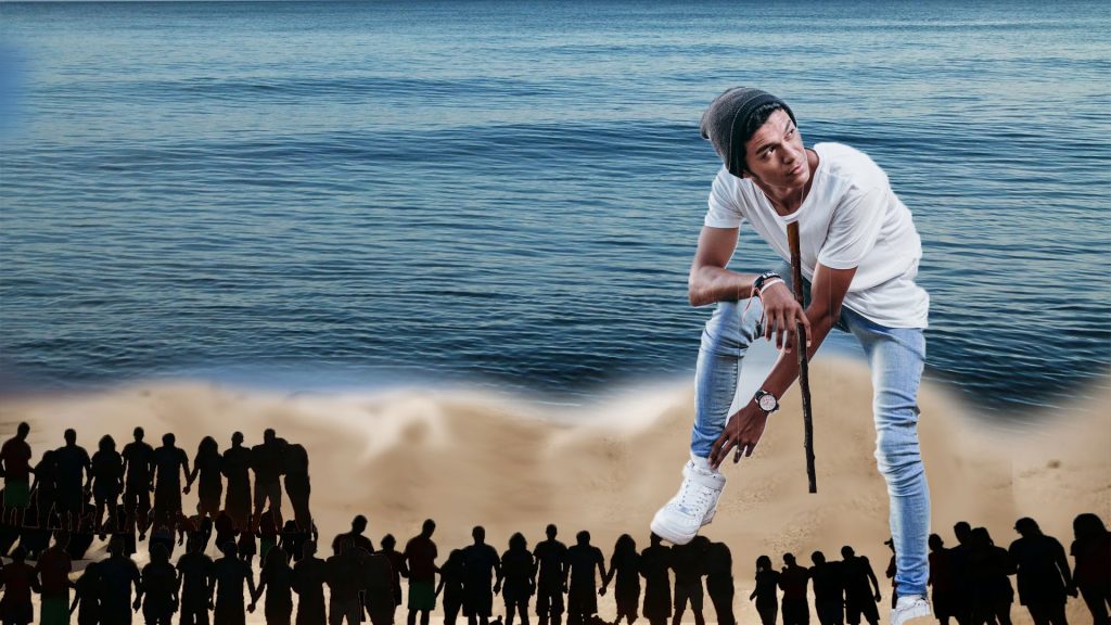 Man holding stick in front of ocena